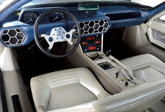 Lamborghini Marzal con degli interni decisamente "futuribili"