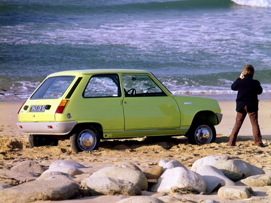 Le vecchie auto dei primi anni 90