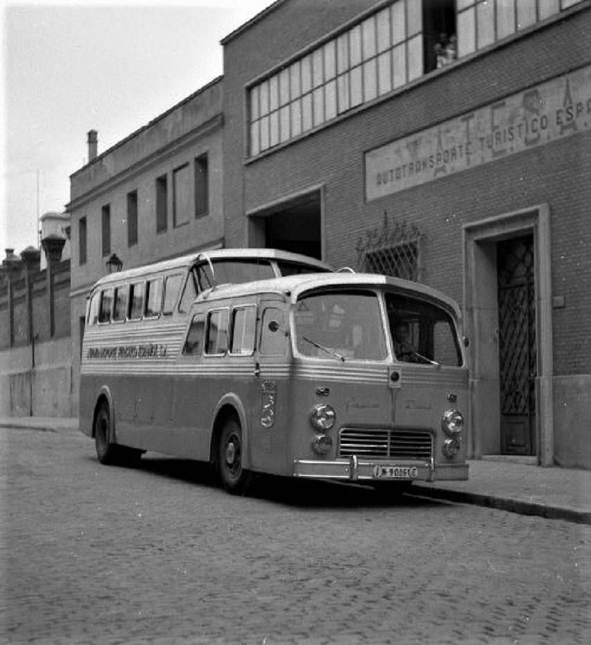 Pegaso eléctrico Lo Z-403 in una foto dell'epoca, un mezzo largamente impiegato per il trasporto pubblico.