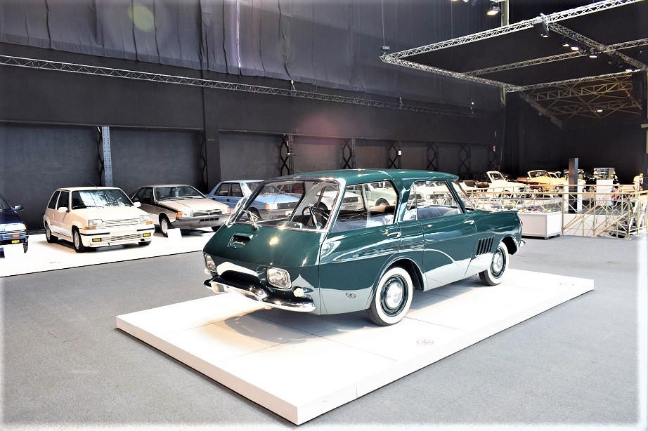 Renault 900 concept Fa bella mostra di se in un evento circondato da alcuni modelli storici della casa francese. 