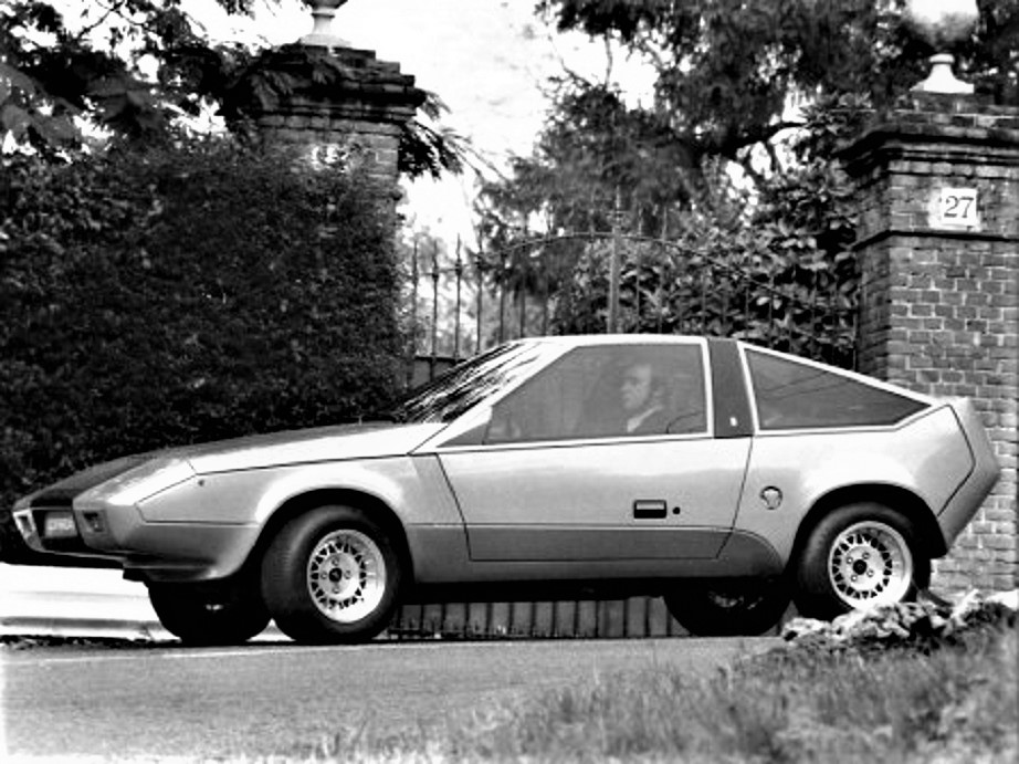 Ghia Corrida Bellissima foto in bianco e nero.