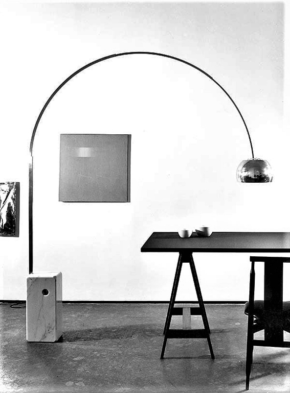 Design italiano Lampada Arco Fratelli Castiglioni 1962 per la ditta Arco. 