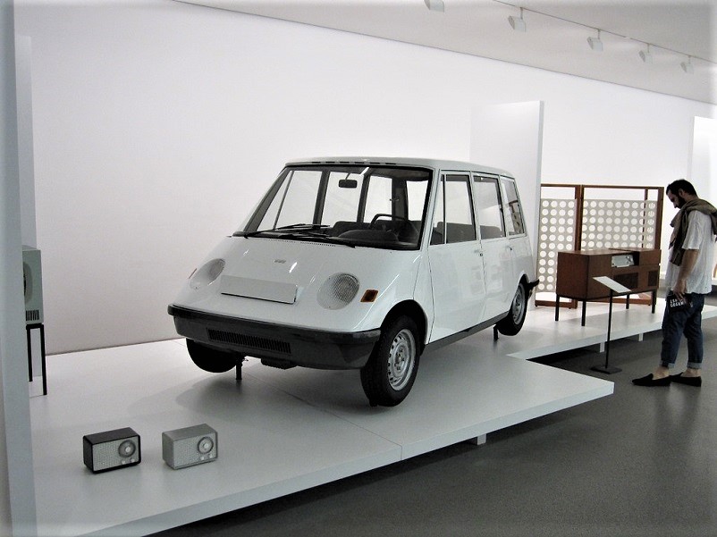 Pio Manzù Autonova Fam L'auto esposta alla alla Pinakothek der Moderne, Monaco di Baviera.