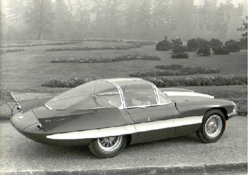 Alfa Romeo 6C 3000 CM Pininfarina Superflow IV, In questa seconda foto della Pininfarina Alfa Romeo 6C 3000CM Superflow 2 si nota ancora la presenza delle pinne posteriori. 