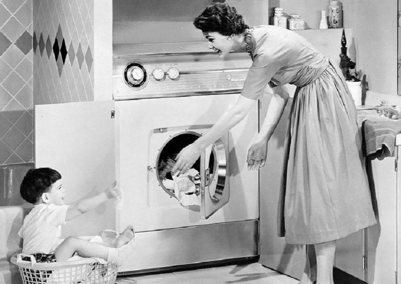 Anni 50 e il design italiano, Le lavatrici stavano iniziando realmente a diffondersi, nonostante avessero dimensioni quasi sempre ingombranti.