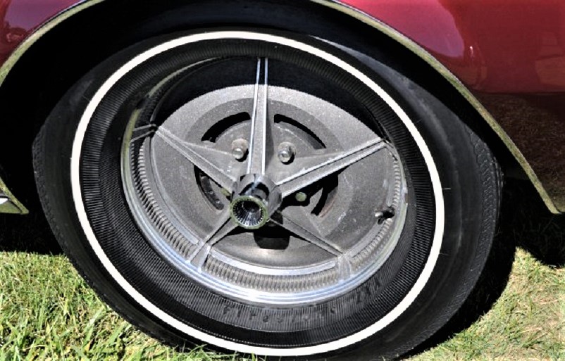 1969 Pontiac Farago CF 428, Per i suoi bei cerchi furono realizzati pneumatici specifici, non comuni ed in commercio. 