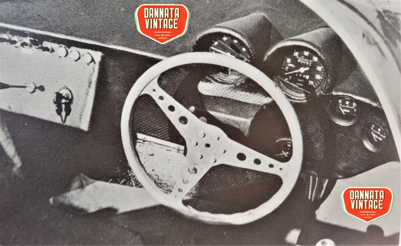 Bizzarrini e Lamborghini, Il cruscotto disegnato seguendo i desiderata del pilota statunitense. 