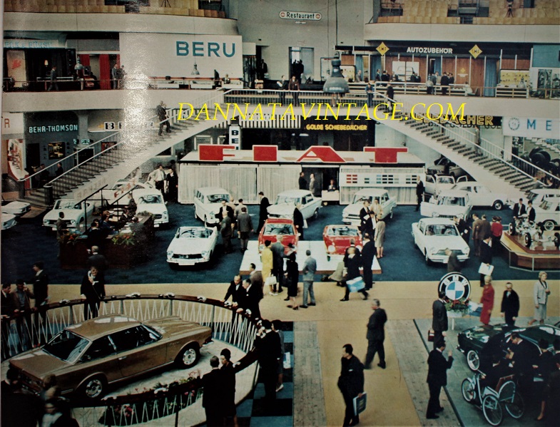 Salone di Francoforte, Lo stand della FIAT, dove tutte le auto erano bianche e facevano da "cornice" alle 850 coupè e spider. 