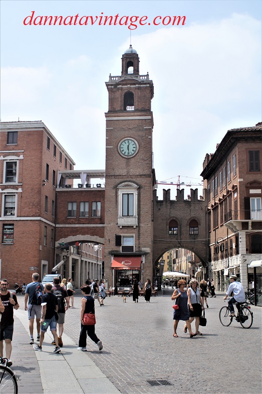 Ferrara, Altra storia hanno i due cavalcavia sui lati. 