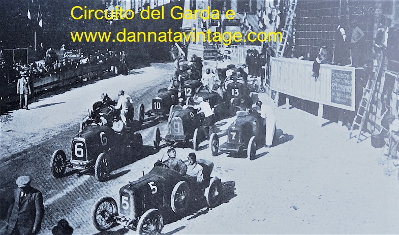 Circuito del Garda Edizione del 1922 con i partecipanti avvicinarsi alla linea di partenza.