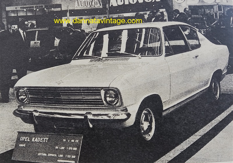 Salone di Torino. Opel Kadett coupè, una 2+2 con il nuovo motore da 1.100 cmc, fra le europee risultò essere la più diretta concorrente della Fiat 850 sportiva, era disponibile con motore da 55 o 60 cavalli con velocità massime di 135 e 145 km/h. 