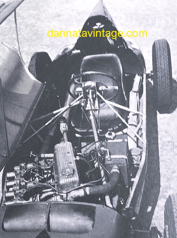 FOGLIETTI Il motore Fiat veniva montato obliquamente, il posto di guida spostato, era la Sua Formula Junior del 1960. 