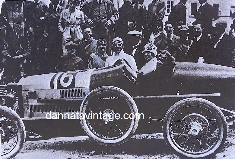 Chiribiri Ada Torino 1919 su un'auto di famiglia. 