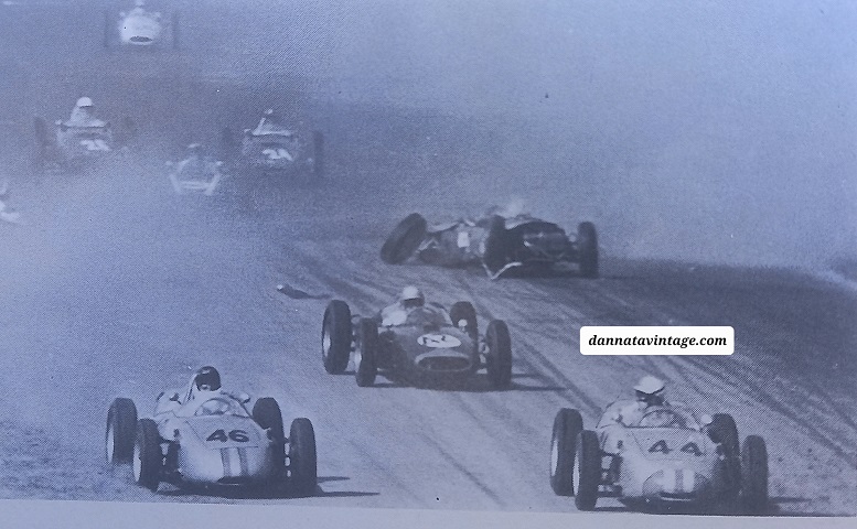 DINO Monza durante il Gran Premi d'Italia con la tragedia che vide urtarsi le auto di Von Trips con quella di Clark durante il secondo giro, la Ferrari del tedesco usciva di pista arrimpicandosi su una scarpata distruggendo la recinzione e finendo sul pubblico, per poi vedere l'auto ed il pilota tornare sbalzati sulla pista e lo stesso perire, morirono 14 persone oltre al pilota. 