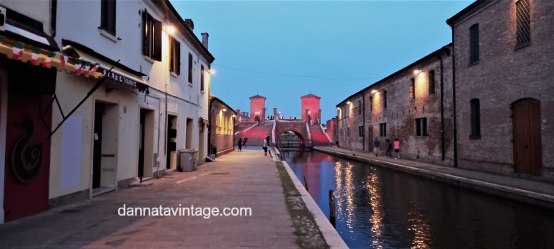 A Comacchio Sempre Trepponti quella sera in una foto scattata dal Ponte degli Sbirri vicino al Museo.