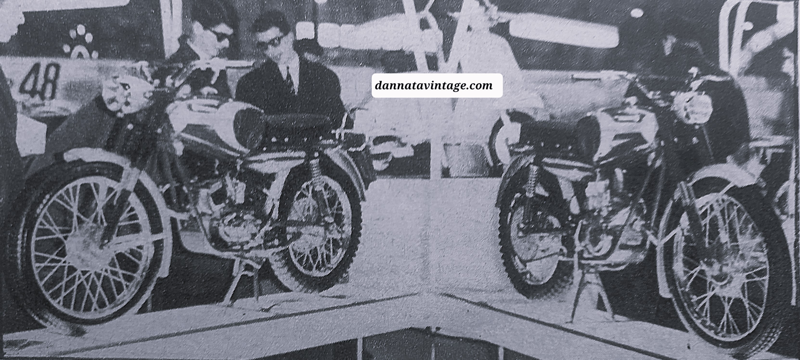 Salone di Milano, I due Cacciatore della Ducati, con cilindrate di 50 e 90 cmc a due tempi, con raffreddamento forzato pensato per l'uso in fuoristrada. 