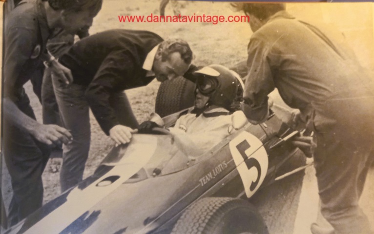 Lotus 38 Chapman e Clark dopo la vittoria nel Gran Premio del Sudafrica del 1965. 