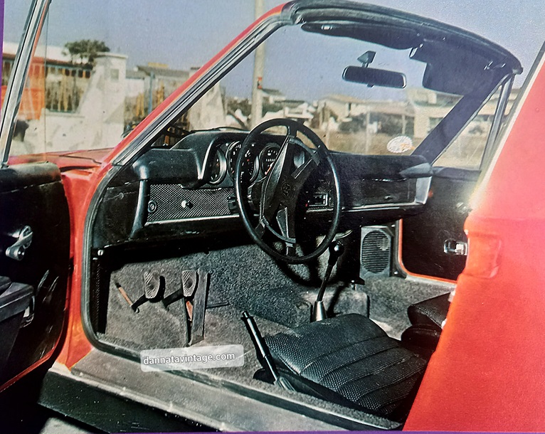 VW Porsche 914 Il sedile del guidatore regolabile in altezza con quello del passeggero "fisso".