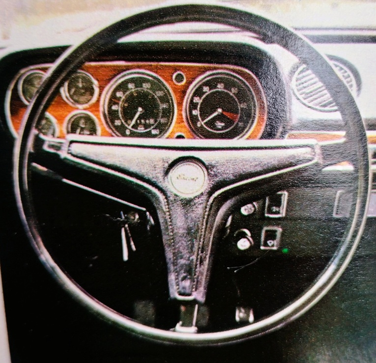 Ford Escort GT Il nuovo cruscotto più completo e "leggibile". 